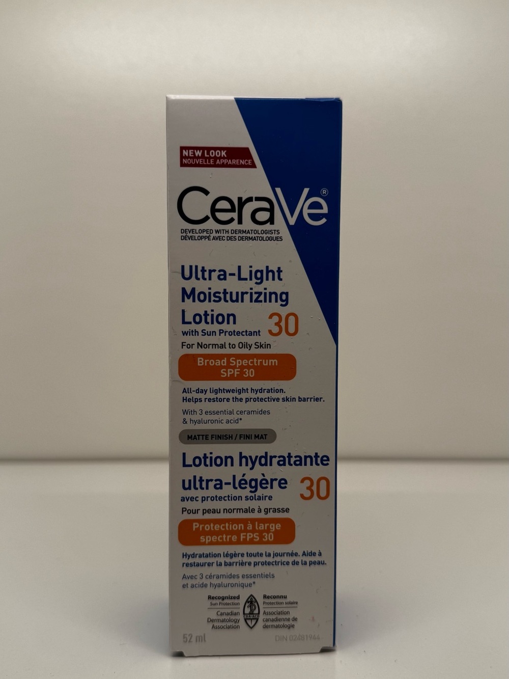 CeraVe Ultra-Light Moisturizing Lotion SPF 30 — White and Blue